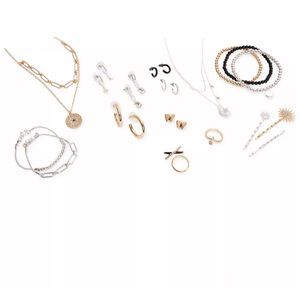 Advent Jewelry 12 Piece Calendar NWT